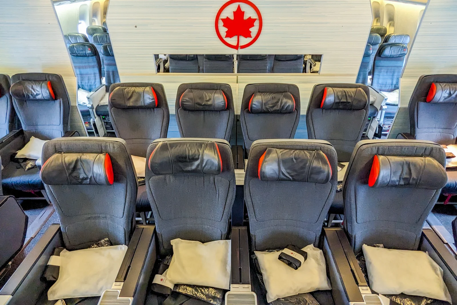 20230808 Air Canada Premium Economy AMS to YYZ BSmithson 15